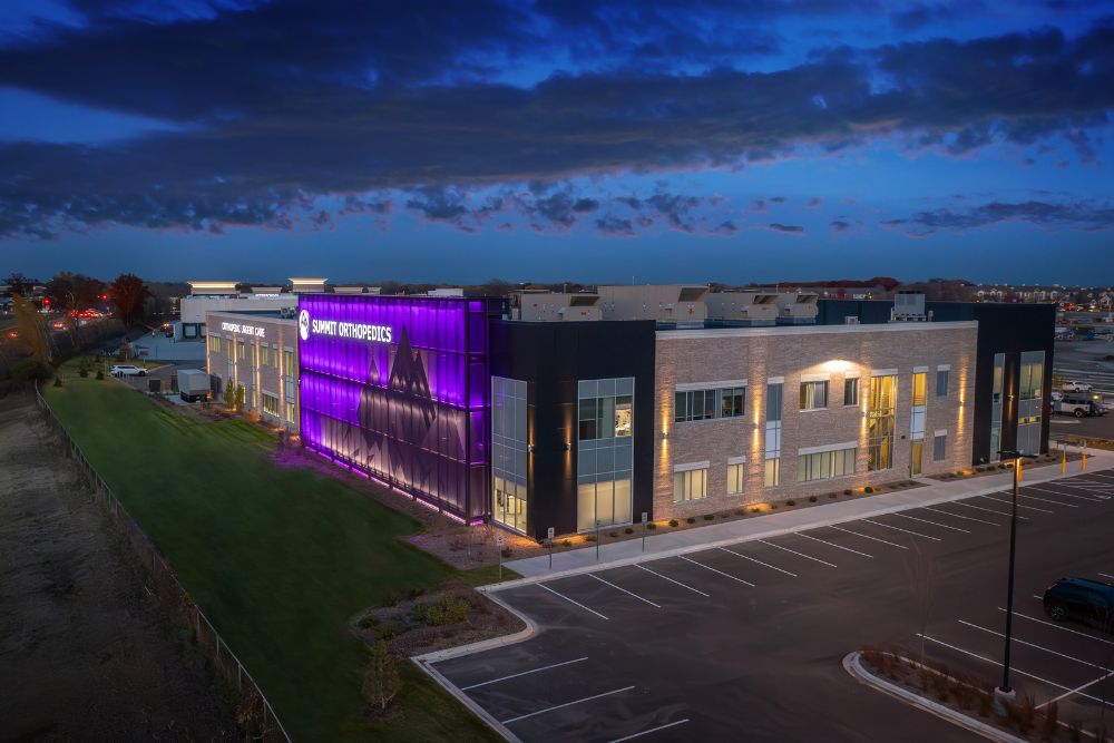 Summit Orthopedics outside of building in Plymouth, Minnesota